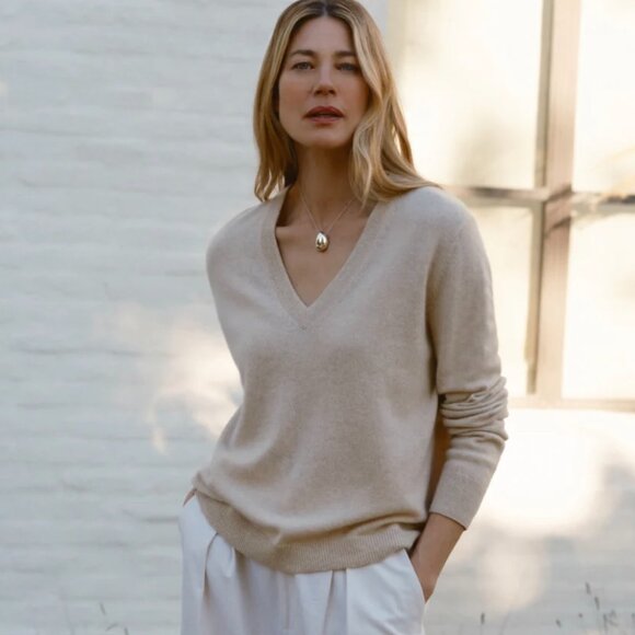 Jenni Kayne Sweaters - NWT Jenni Kayne Flynn Cashmere Sweater in Oatmeal - Size XS